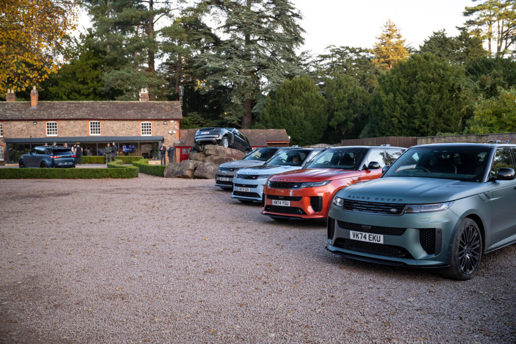 Range Rover Sport SV EDITION ONE line up