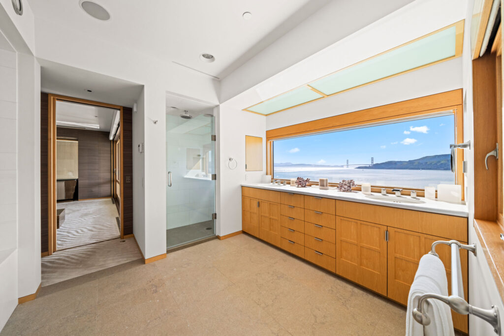 San Francisco Bay - Bathroom