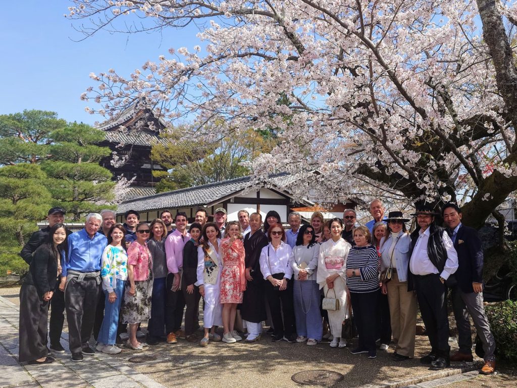 Group-picture-at-Komyoin-Temple-in-Kyoto-Japan