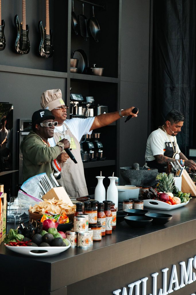 Flavor-Flav,-E-40-and-Aarón-Sánchez